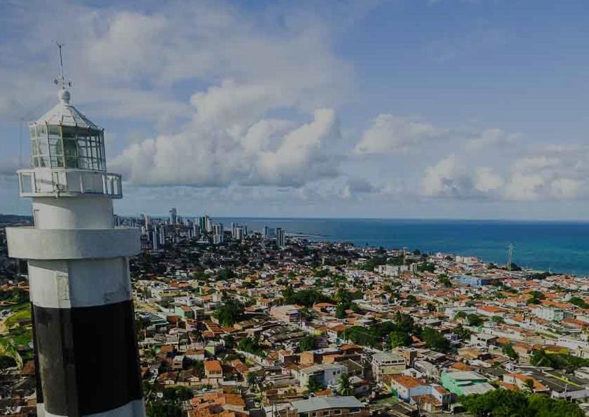 Vista aérea de Olinda com Farol e orla – RMR